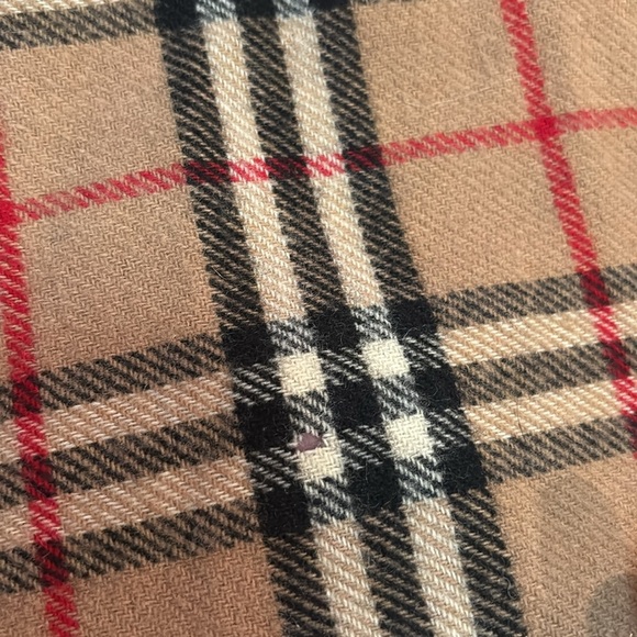 Vintage Burberry lambswool scarf - Picture 7 of 12